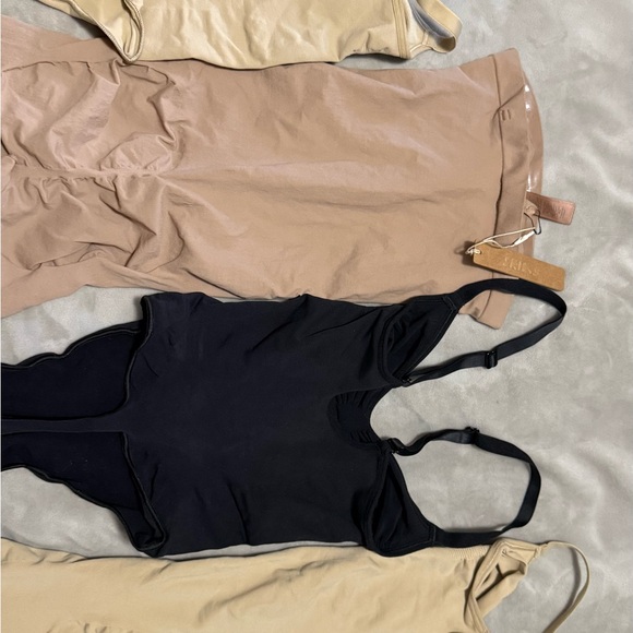 SKIMS Shapewear Set in Black and Tan - Picture 2 of 7